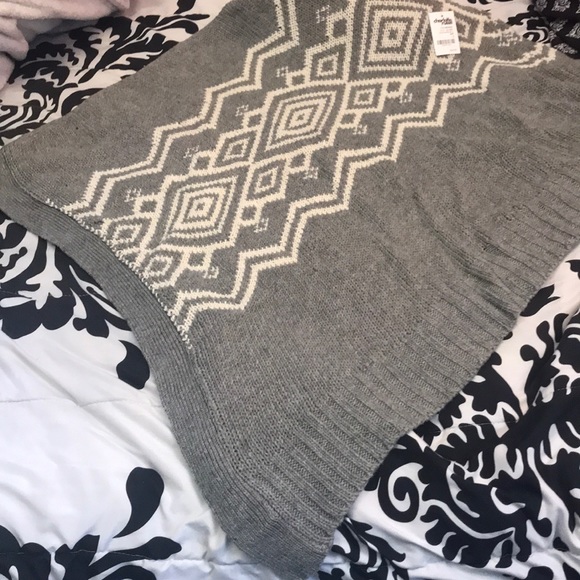 NWT Charlotte Russe angled Poncho - Picture 4 of 5